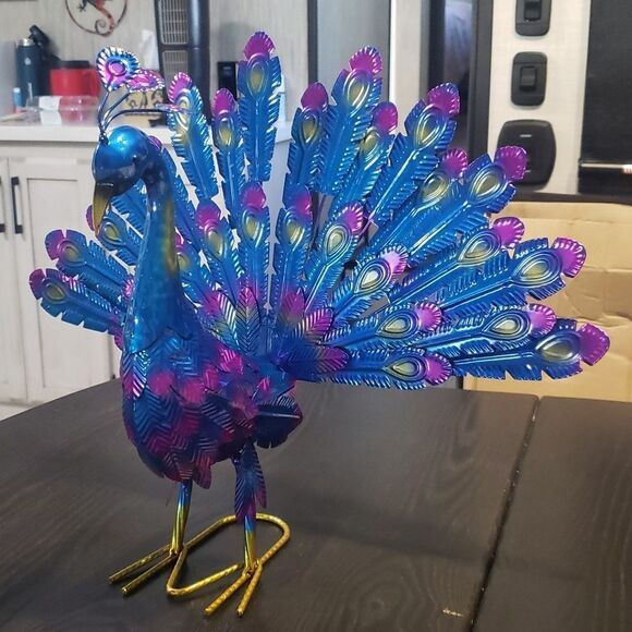 NWT Gorgeous Freestanding Metal Peacock Garden Decor Bright Vivid Colors - Picture 5 of 13